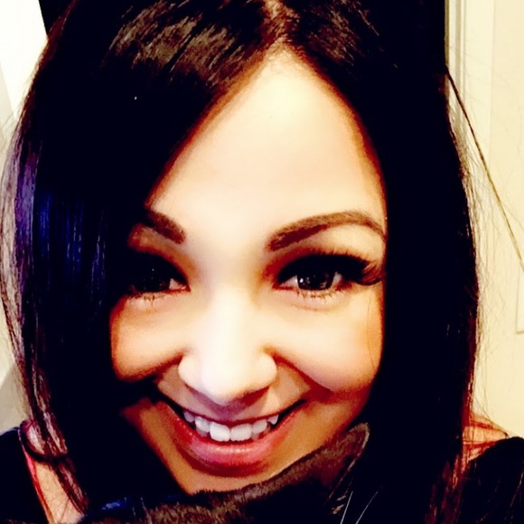 Meet your Posher, Tiffany - Picture 1 of 1